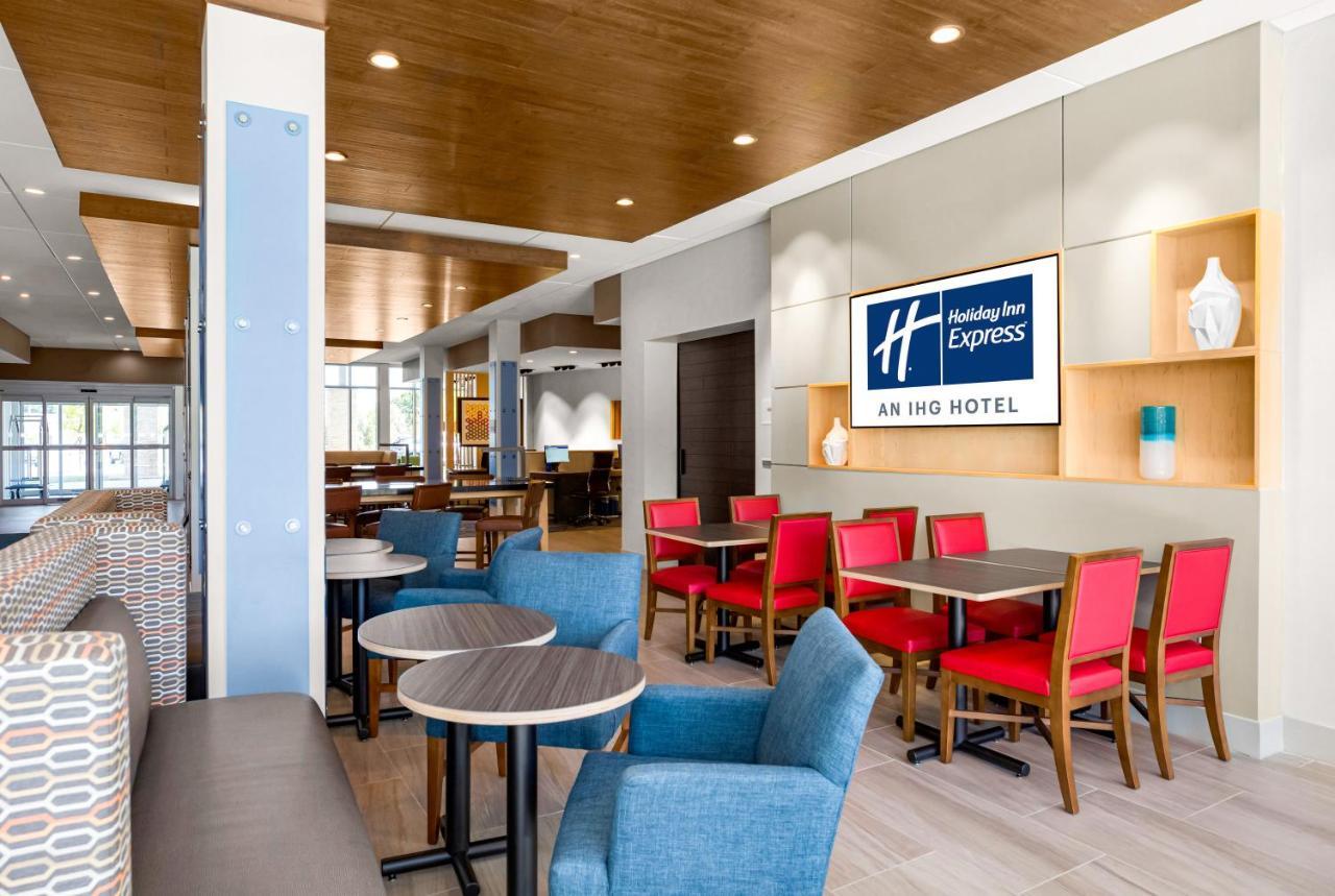 Holiday Inn Express & Suites Sanford - Lake Mary By Ihg Exterior photo